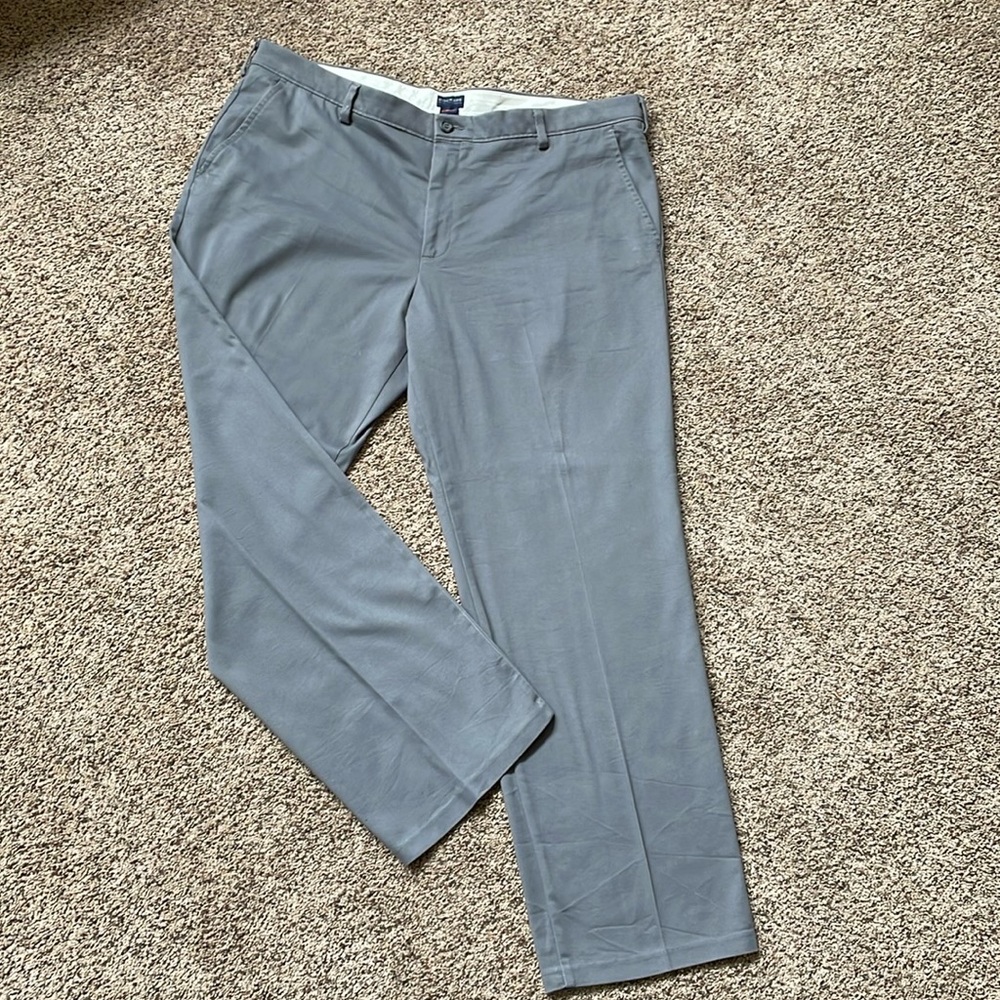 Dockers. SZ W42 L 32. Classic Fit. Light Grey.